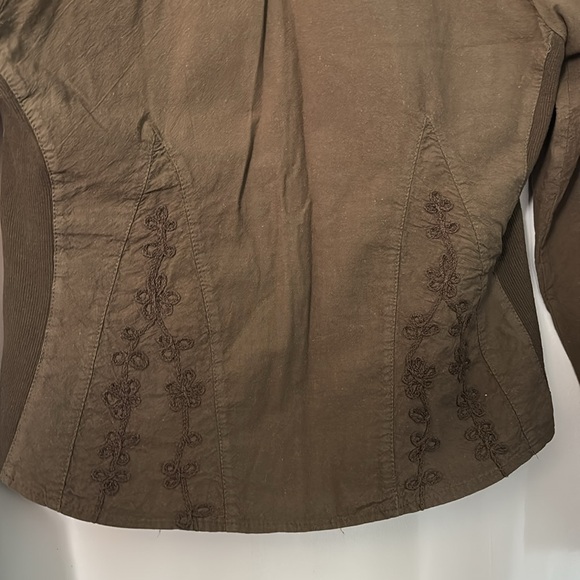 American South Side size Medium brown embroidered top - Picture 7 of 8